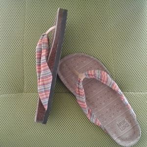 Muk luks stripe sandals